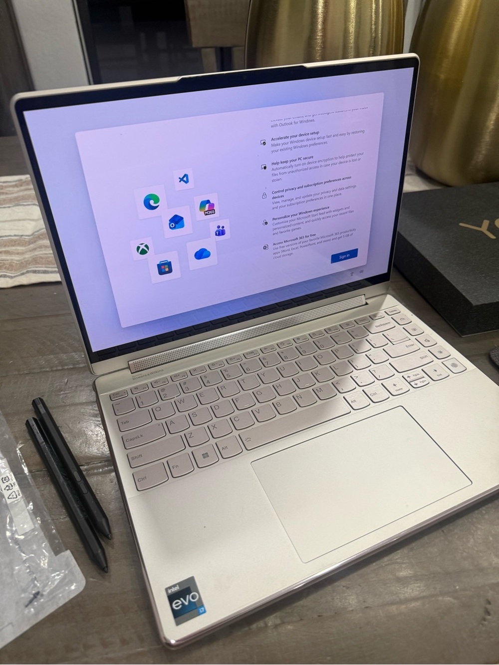 Lenovo Yoga 9 14IAP7 Intel Evo i7 14” Touchscreen 2-in 1 Laptop/Box pens, sleeve - Picture 6 of 11